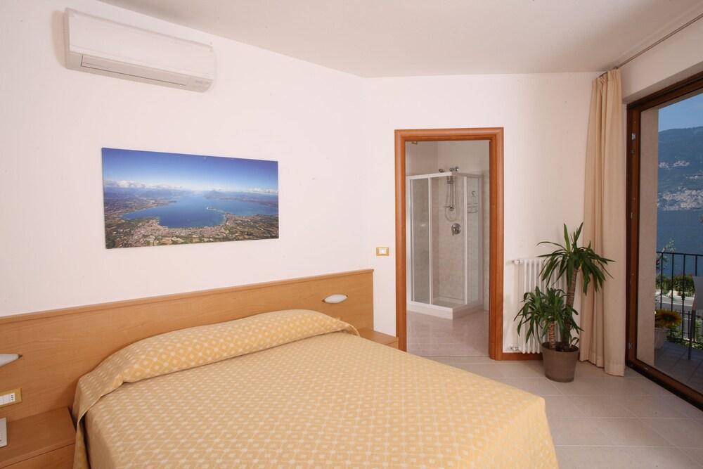 June Garda 3* Brenzone sul Garda
