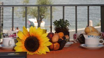 June Garda Aparthotel Brenzone sul Garda