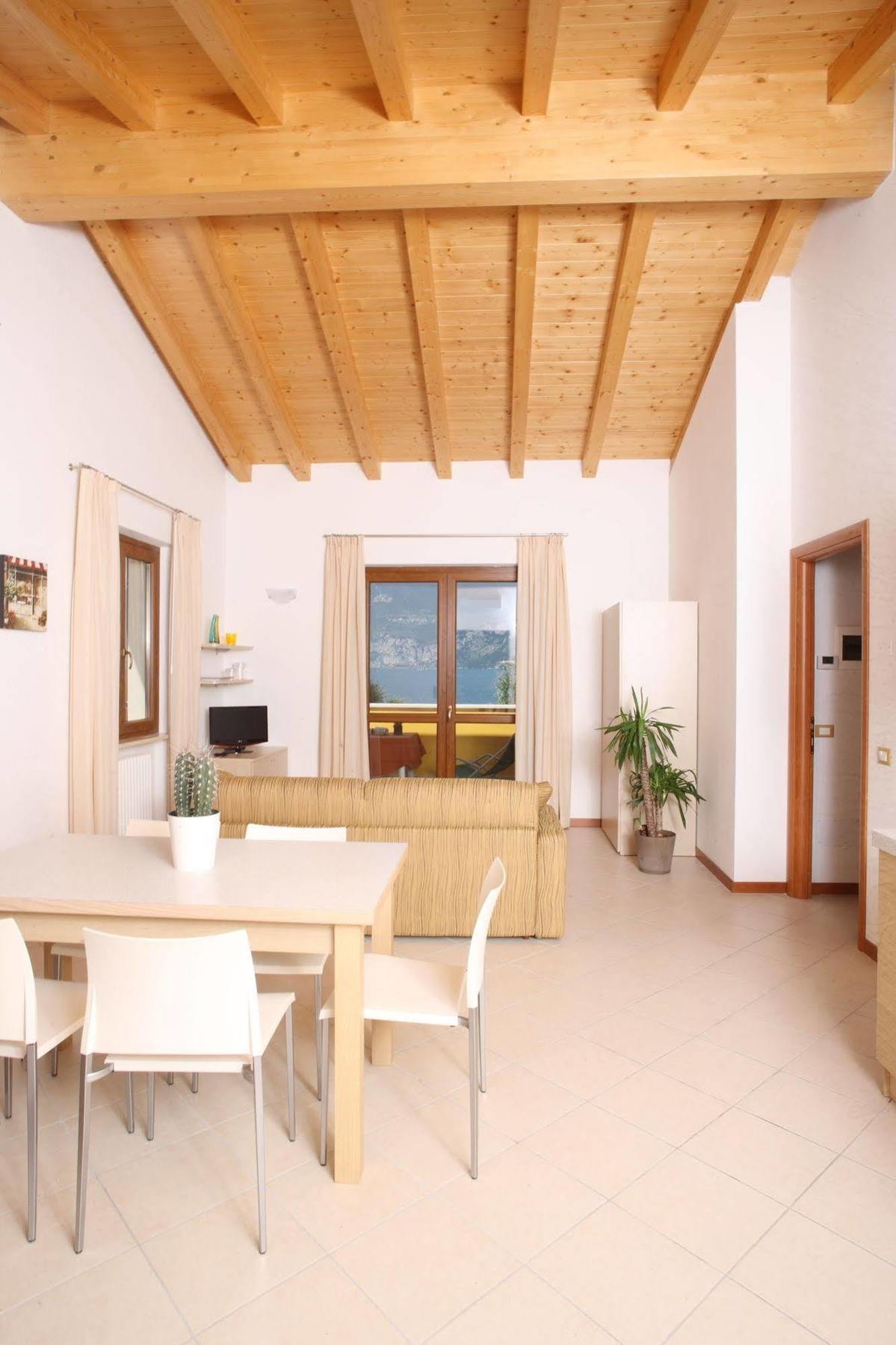 June Garda Aparthotel