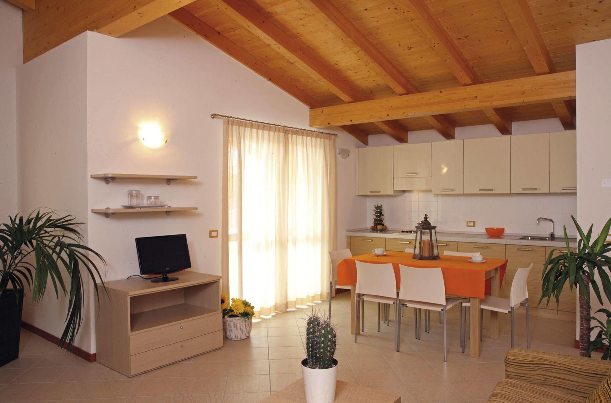 June Garda 3* Brenzone sul Garda
