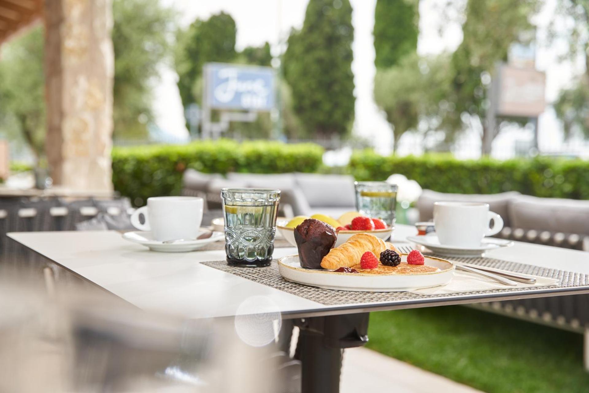Aparthotel Atlantide Villaggio Brenzone sul Garda